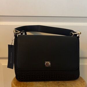 Tommy Hilfiger Classic Black Shoulder Bag